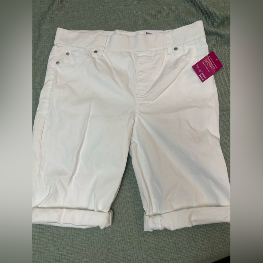 Kim Rogers white Bermuda shorts. Size 6. Elastic waist tummy control - Picture 2 of 7